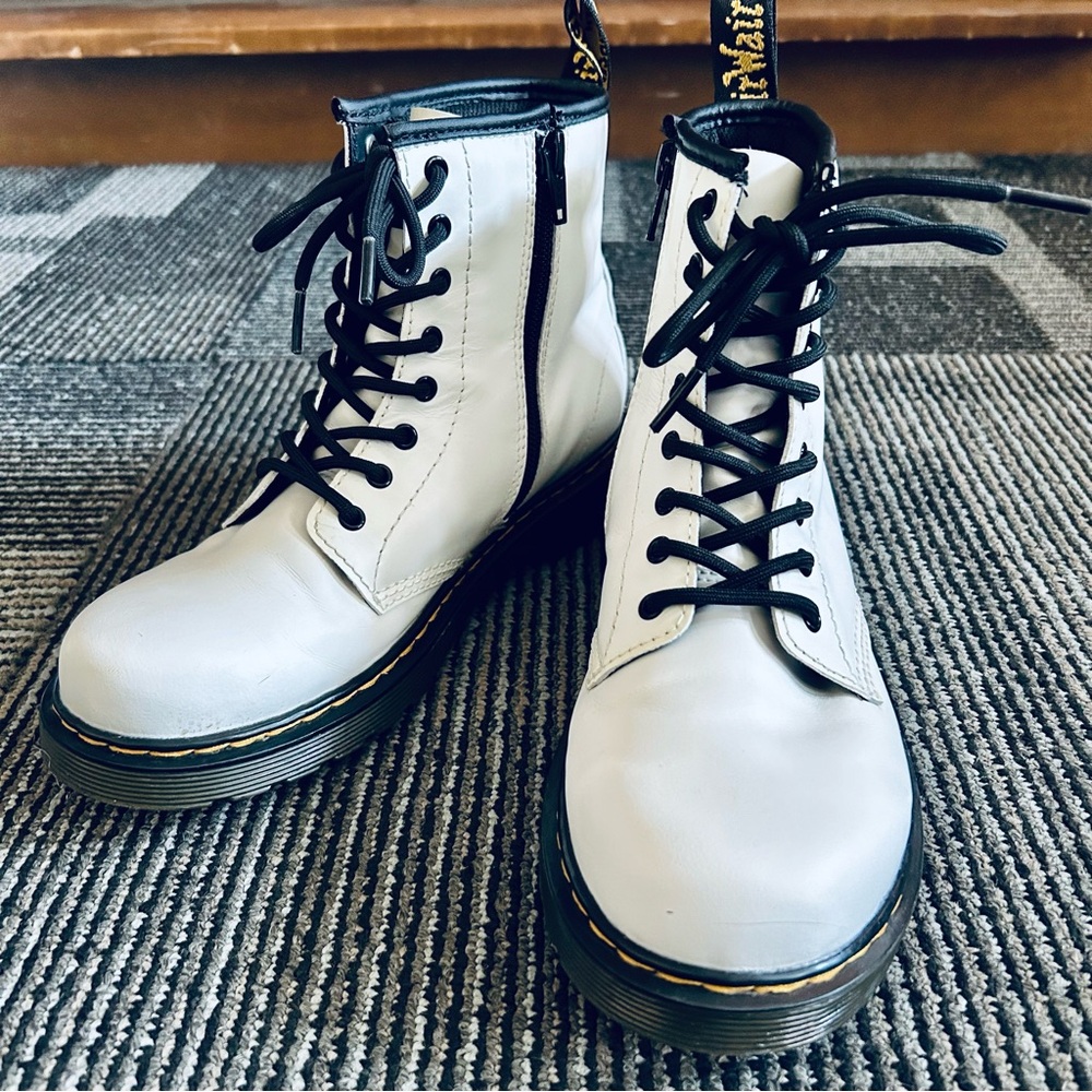 Doc Martens 1460 J White Leather 8 eye Lace Boots 36 UK 3 US W 5 M 4 FLAW